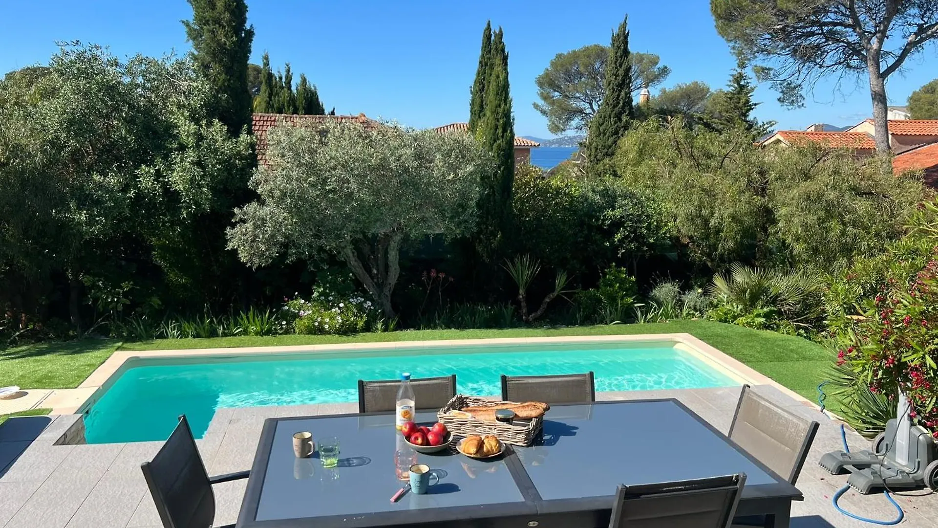 Villa Saint Raphael 0*, Saint-Raphael (Var) France